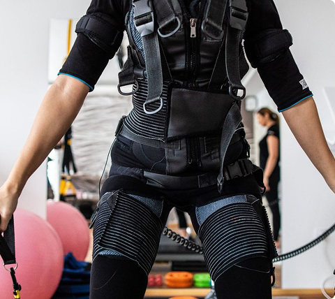 Відвідувач у EMS костюмі