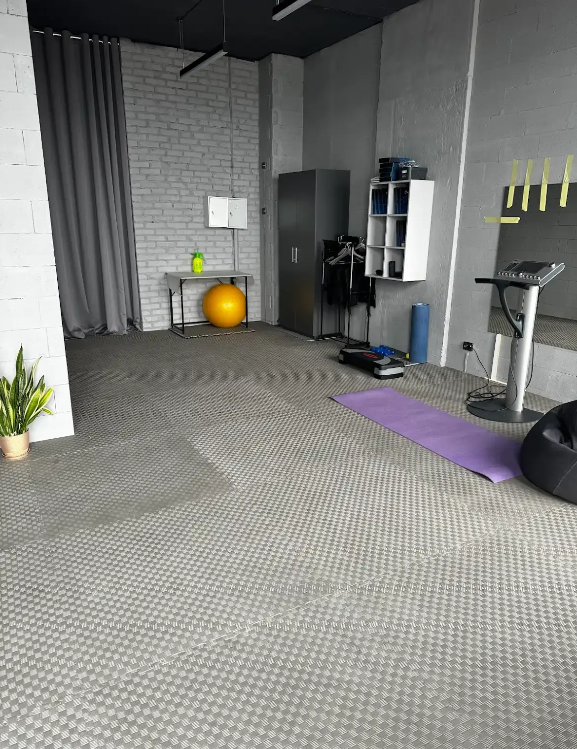 Тренажерна зала студії EMS For You